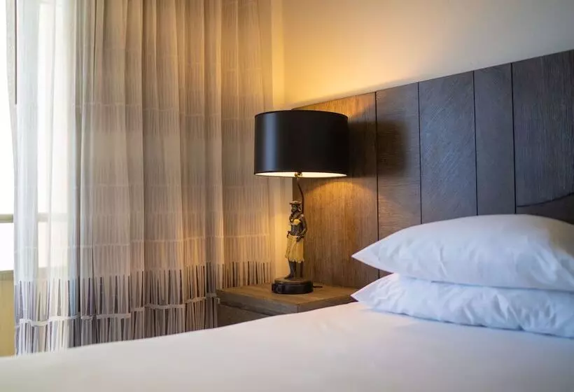 身障者適用スイートルーム, Embassy Suites By Hilton Waikiki Beach Walk