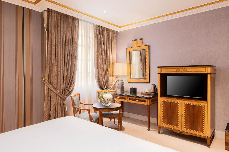 スタンダードトリプルルーム, Emira