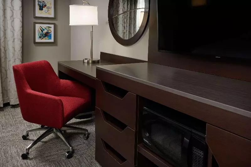 キングサイズベッドのスタンダードルーム, Hampton Inn Bartlesville