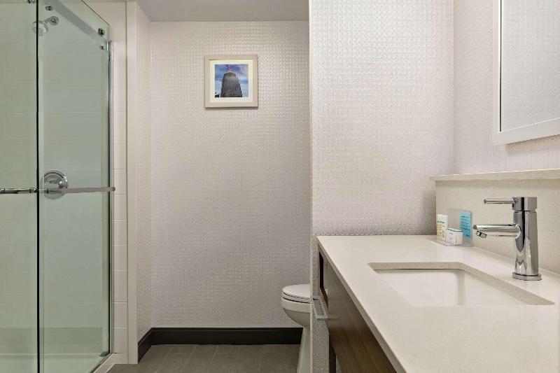 غرفة قياسية سرير كينج, Hampton Inn By Hilton London