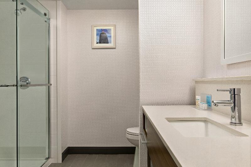 キングサイズベッドのスタンダードルーム, Hampton Inn By Hilton London