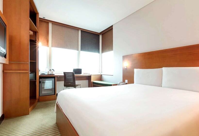 اتاق سوپریور با چشم‌انداز دریا, Ibis Kuwait Salmiya