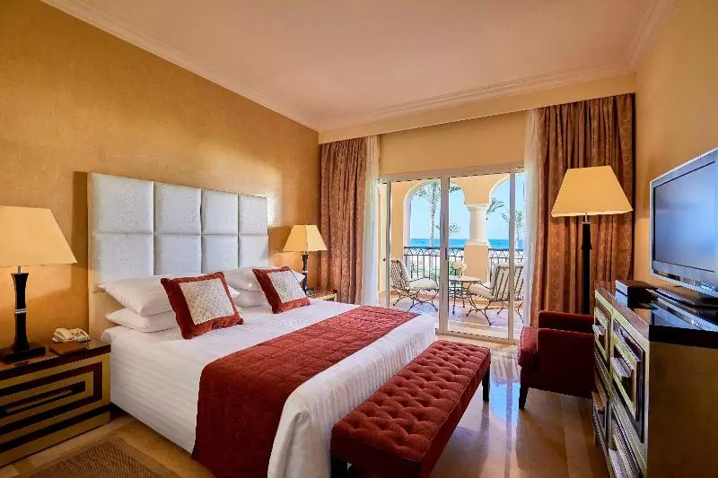 سوییت اجرایی, Jaz Almaza Beach Resort, Almaza Bay
