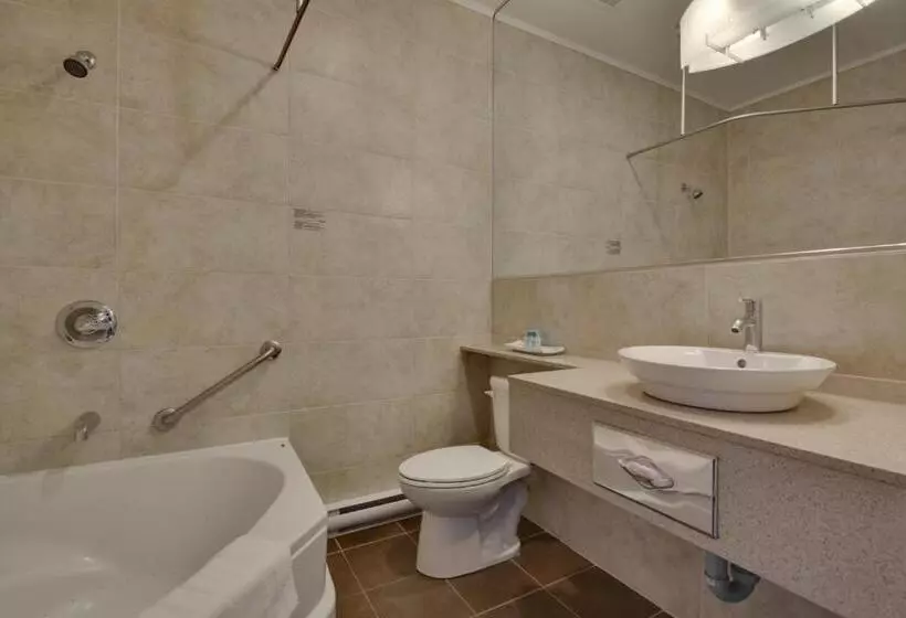 اتاق استاندارد با چشم‌انداز رودخانه, Hôtel Et Pavillons Le Petit Manoir Du Casino