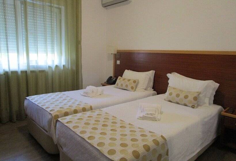 高级大房间, Louro