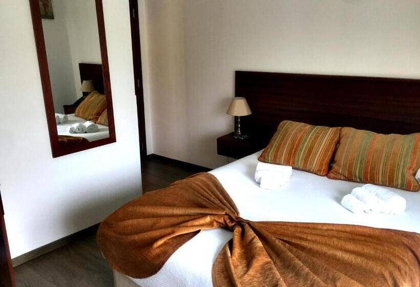 标准单人间, Louro