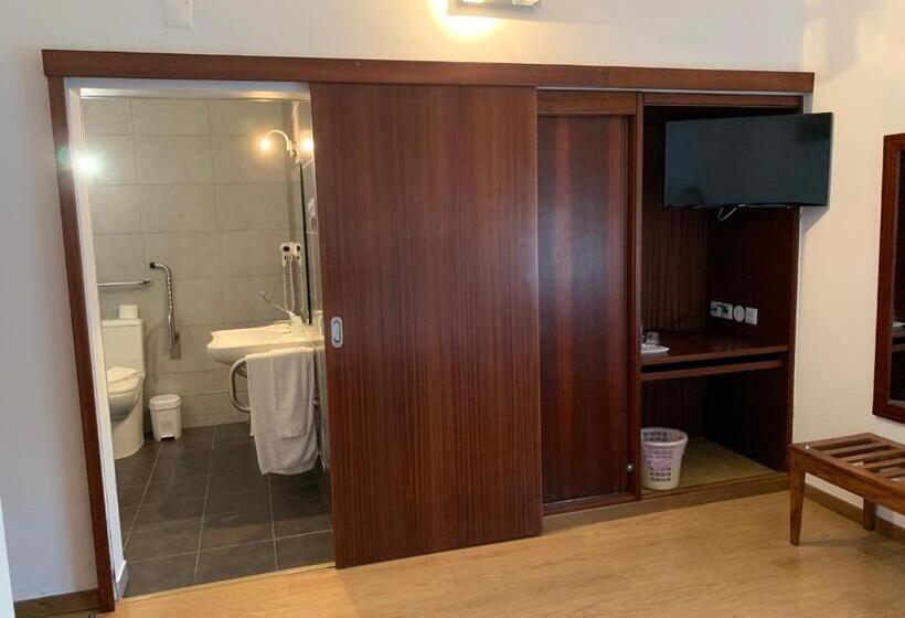 高级大房间, Louro