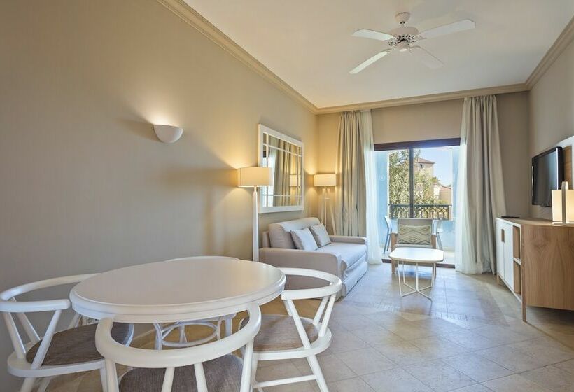 سوییت جونیور, Melia Villaitana