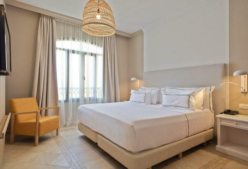 ファミリールーム, Melia Villaitana