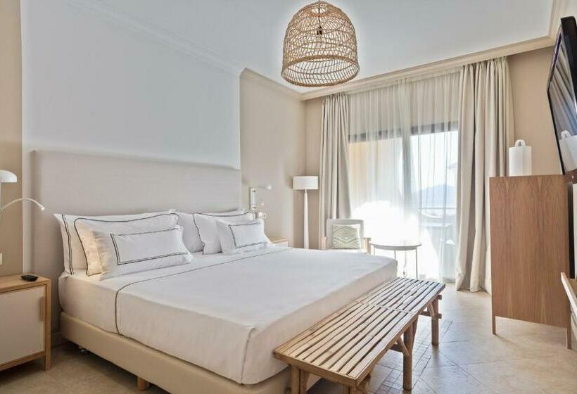 ファミリールーム, Melia Villaitana