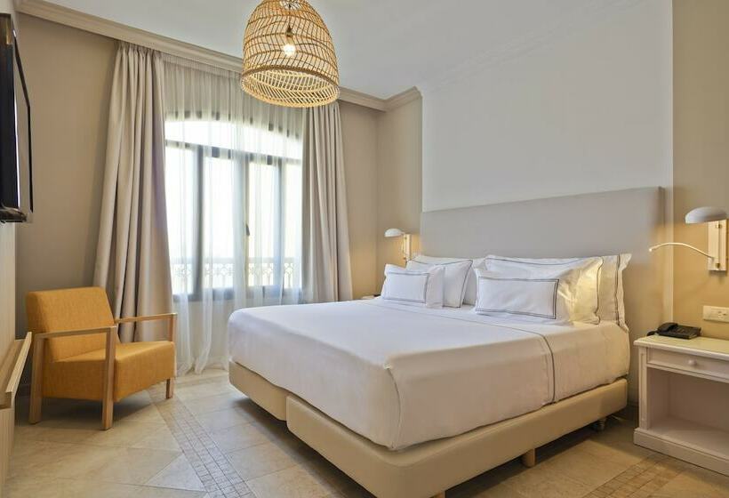 ファミリールーム, Melia Villaitana