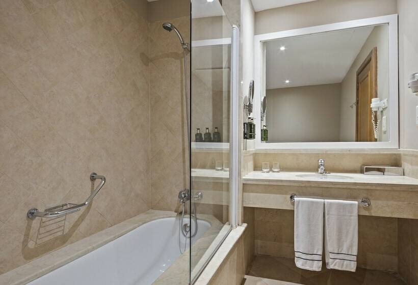 ファミリールーム, Melia Villaitana