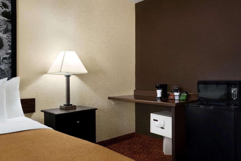 스탠다드 룸 킹사이즈 침대, Super 8 By Wyndham Des Moines