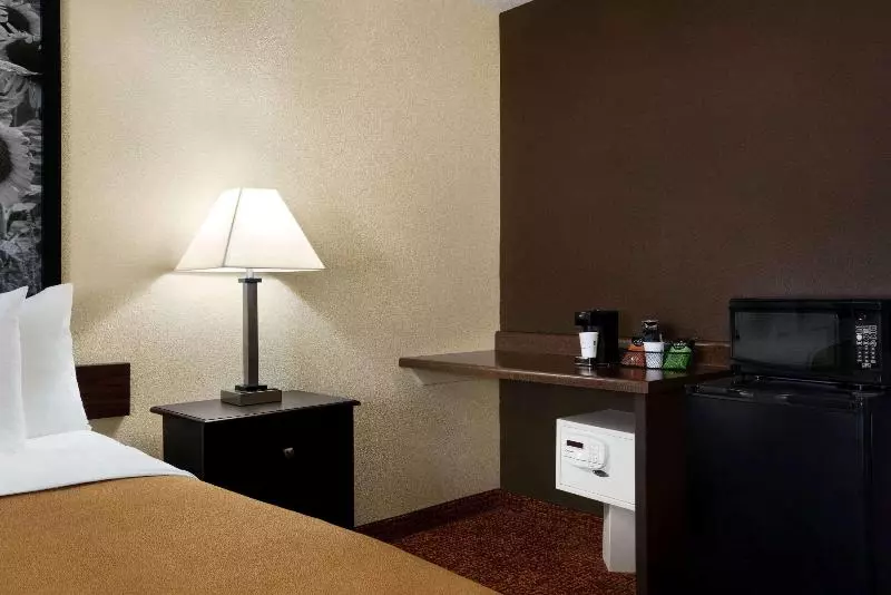 اتاق استاندارد با تخت بزرگ, Super 8 By Wyndham Des Moines