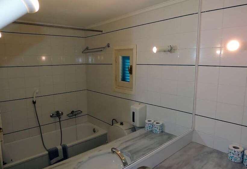 بنجلو سوبيريور, Surfing Beach Village