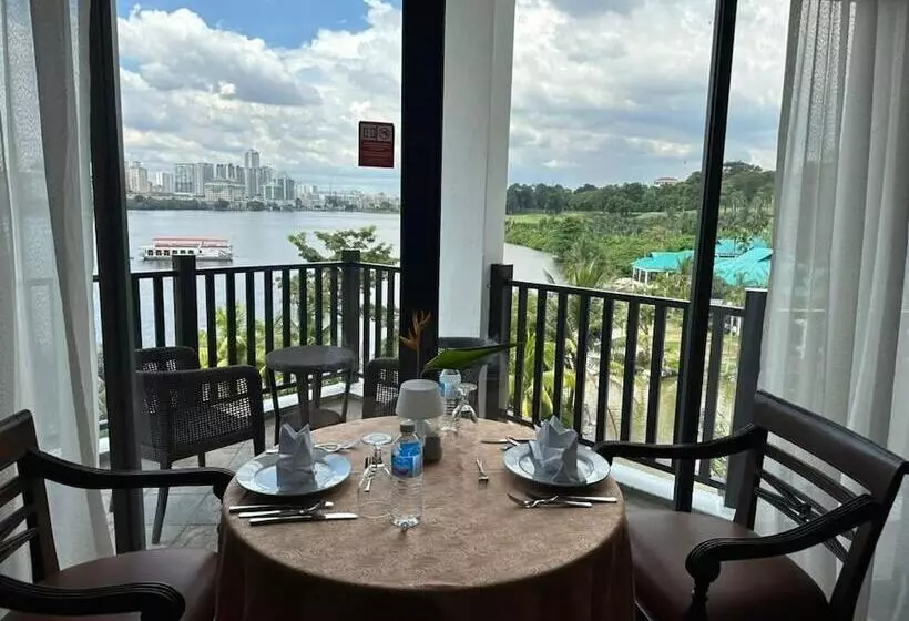 スイート, Mines Beach Resort