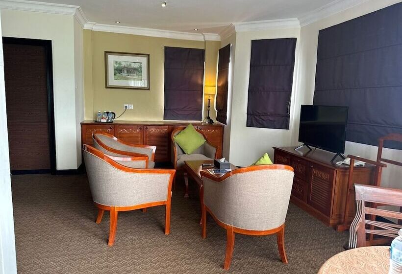 جناح, Mines Beach Resort