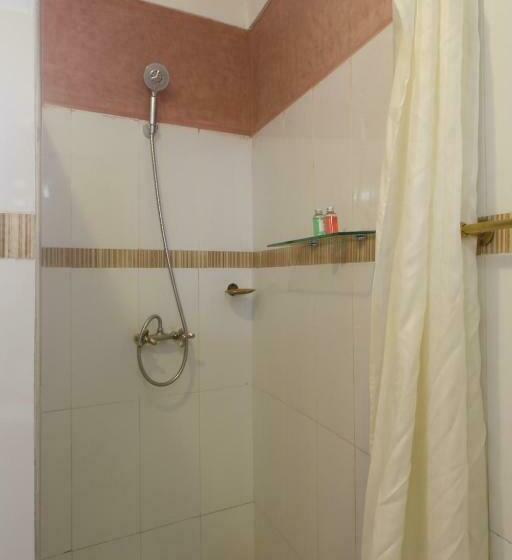 سوییت جونیور, Riad Karmela