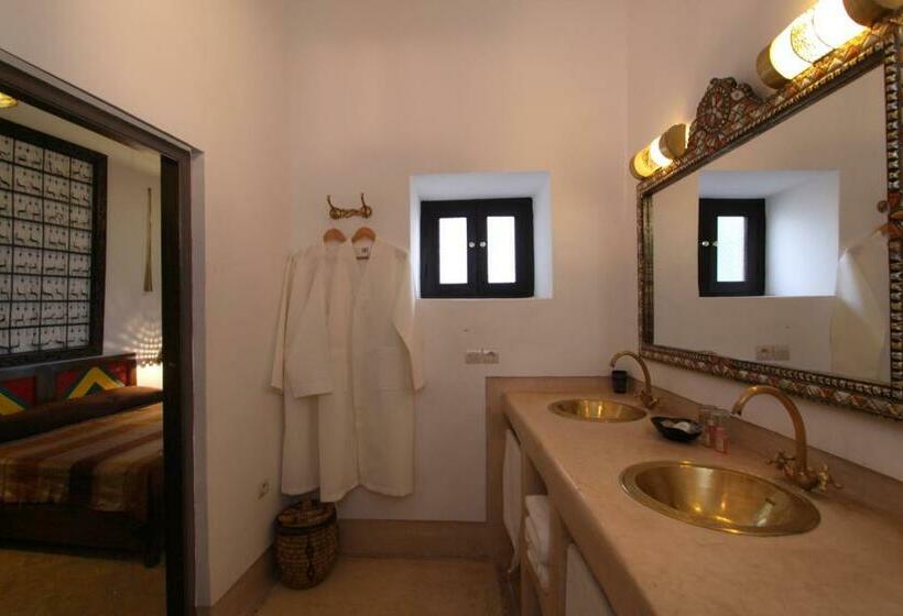 سوییت جونیور, Riad Karmela