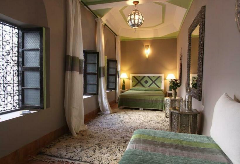 سوییت جونیور, Riad Karmela