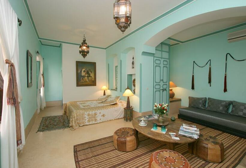 سوییت جونیور, Riad Karmela