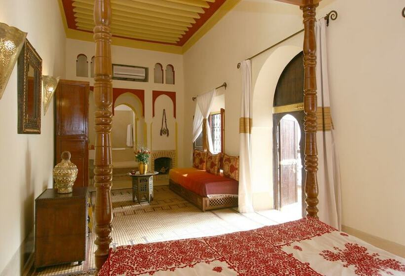 سوییت جونیور, Riad Karmela