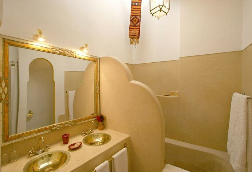 سوییت جونیور, Riad Karmela