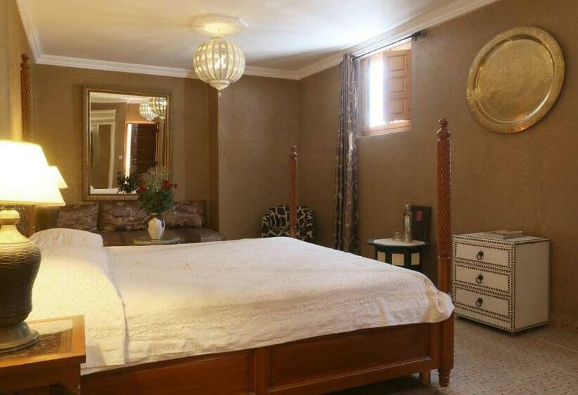 سوییت جونیور با بالکن, Riad Karmela