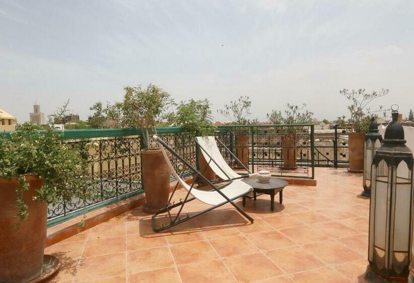 سوییت جونیور با بالکن, Riad Karmela