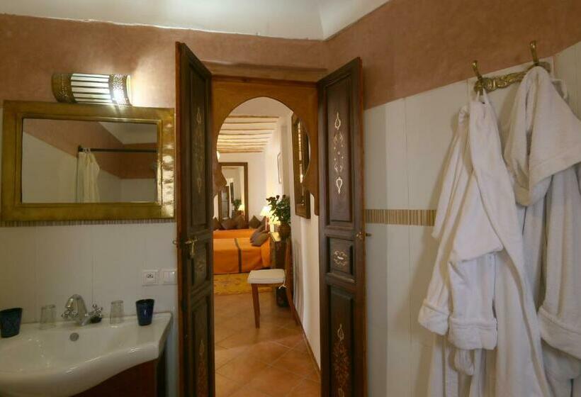 سوییت جونیور با بالکن, Riad Karmela