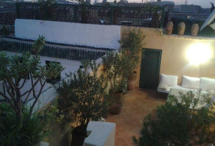 سوییت جونیور با بالکن, Riad Karmela