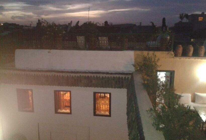 سوییت جونیور با بالکن, Riad Karmela