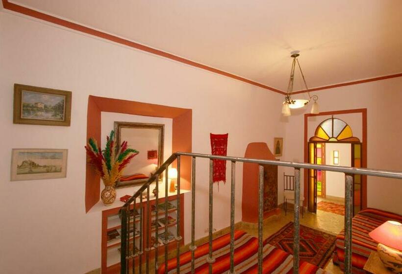 سوییت خانوادگی, Riad Karmela