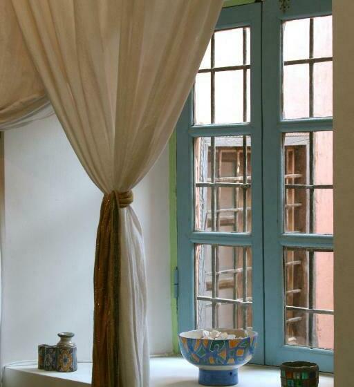 سوییت خانوادگی, Riad Karmela