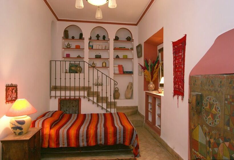 سوییت خانوادگی, Riad Karmela