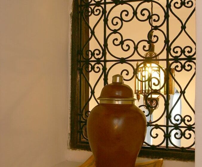 سوییت خانوادگی, Riad Karmela