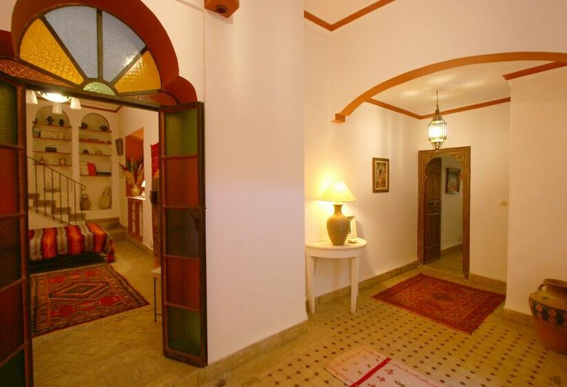 سوییت خانوادگی, Riad Karmela