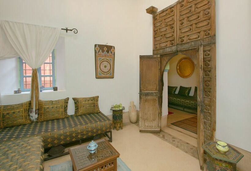 سوییت خانوادگی, Riad Karmela
