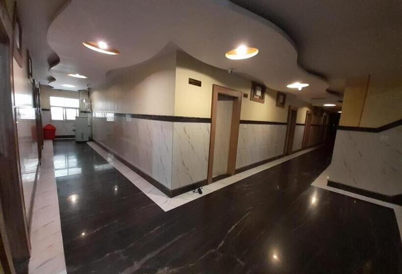 四人豪华间, Metro Inn
