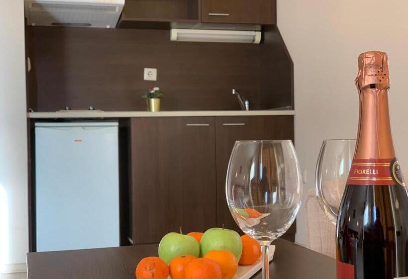 Студия Стандарт, Banderitsa Apartments With Kitchen & Bbq