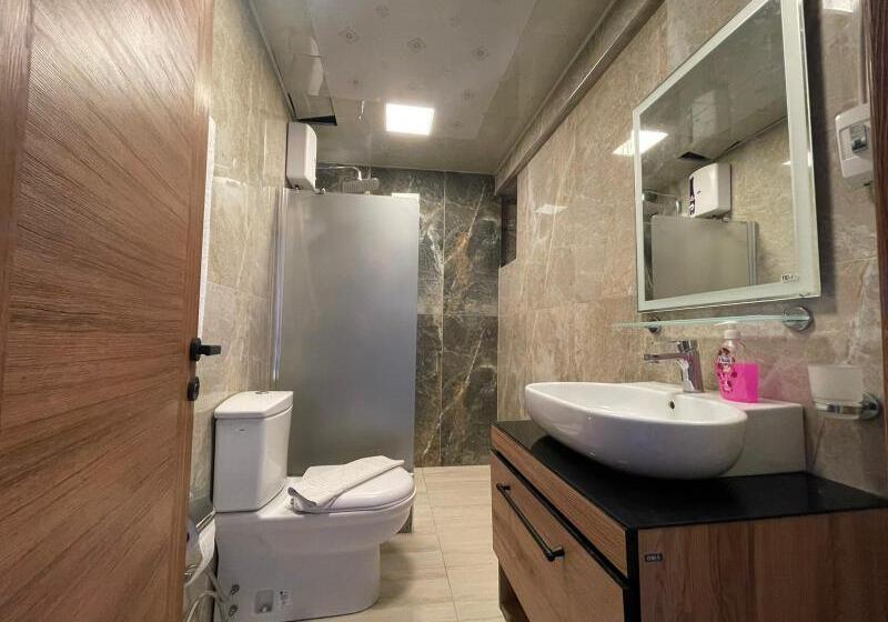 דירת חדר, Highlife Apartments