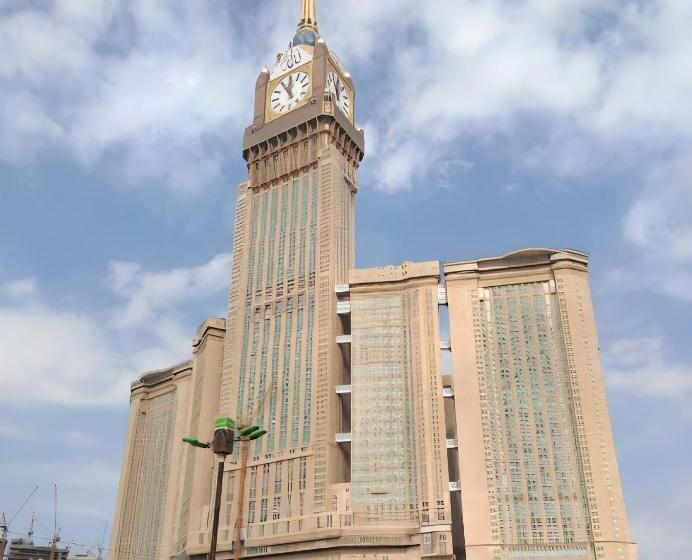 Номер Стандарт Вид на Город, Al Shohada