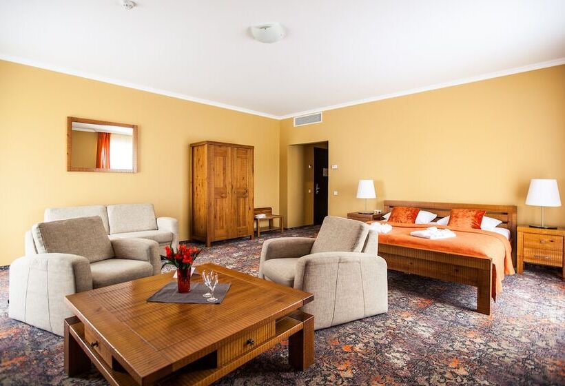 سوییت جونیور, Baltvilla