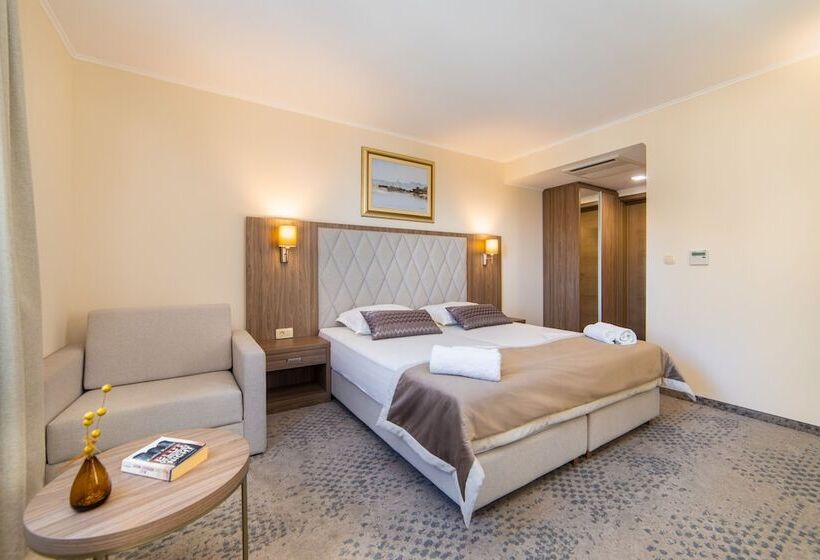 חדר דלוקס לשלושה, Bella Vista