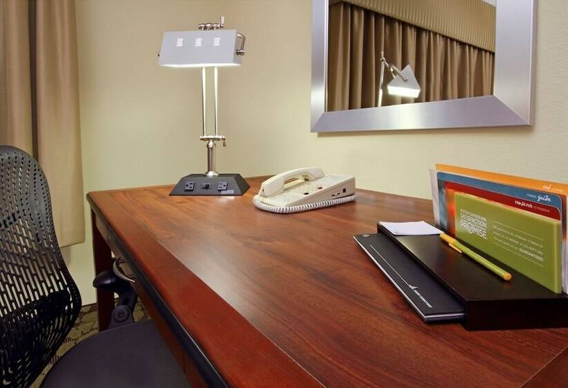 Номер Стандарт Адаптированный для Инвалидов, Hilton Garden Inn Columbus Airport