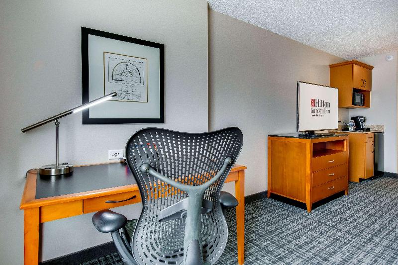 اتاق استاندارد با تخت بزرگ, Hilton Garden Inn Louisville Airport