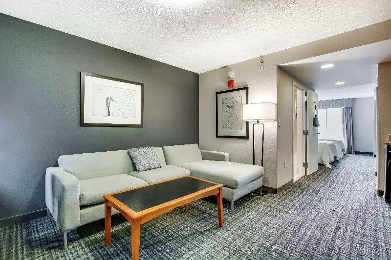 سوییت, Hilton Garden Inn Louisville Airport