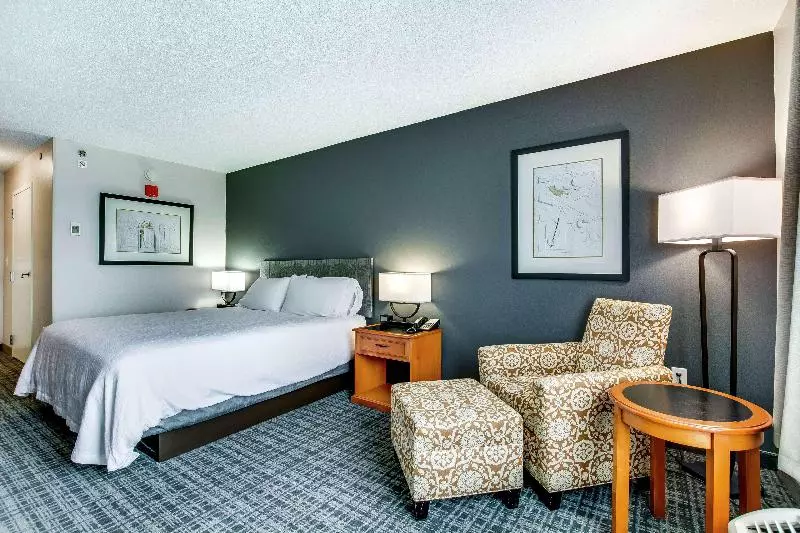 اتاق پرمیوم, Hilton Garden Inn Louisville Airport