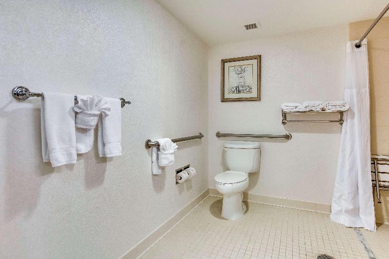 מיטת קינג בסוויטה, Hilton Garden Inn Louisville Airport