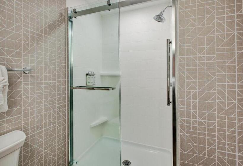 带大床的行政房间, Holiday Inn Express Absecon Atlantic City Area, An Ihg